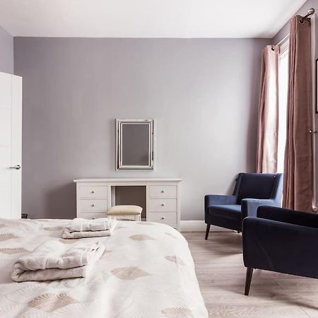 4 Bedroom House, 2 Min Walk From Station London Kültér fotó