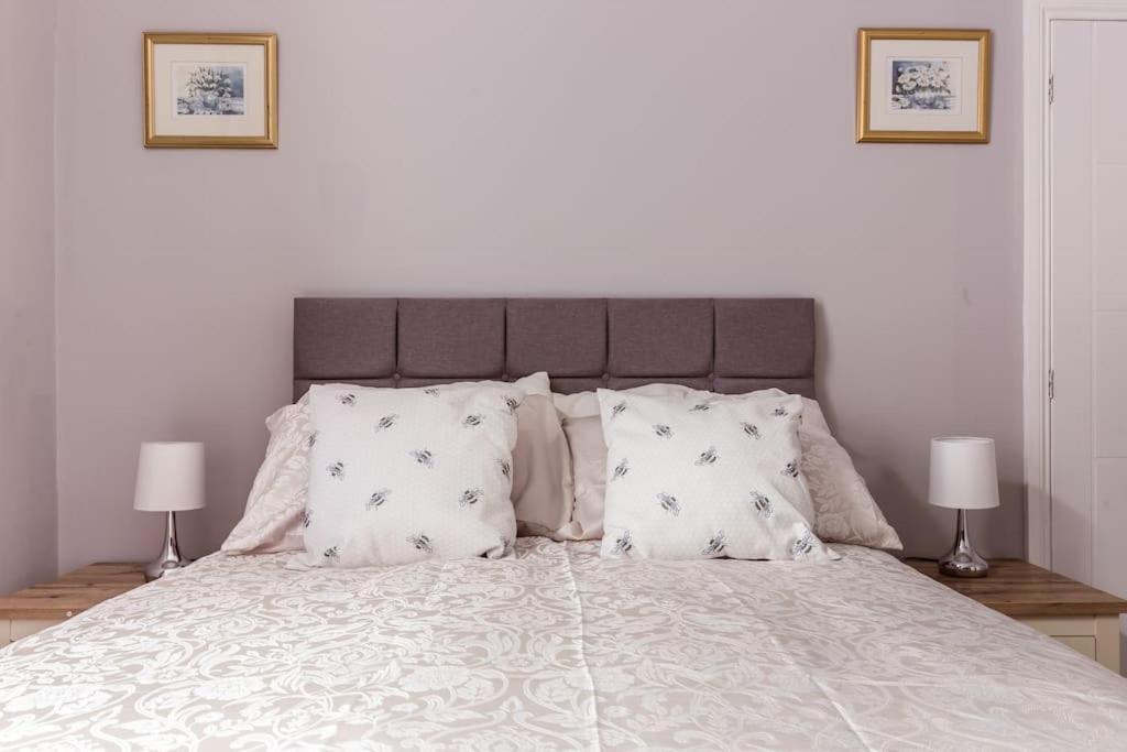 4 Bedroom House, 2 Min Walk From Station London Kültér fotó
