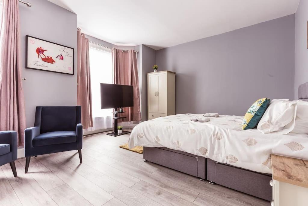 4 Bedroom House, 2 Min Walk From Station London Kültér fotó