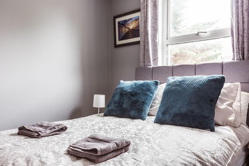 4 Bedroom House, 2 Min Walk From Station London Kültér fotó
