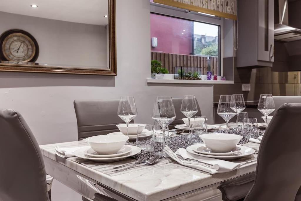 4 Bedroom House, 2 Min Walk From Station London Kültér fotó